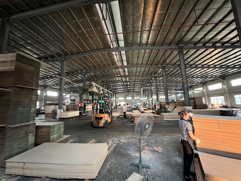 Dongguan Lingfeng Wood Industry Co., Ltd. প্রস্তুতকারকের উৎপাদন লাইন