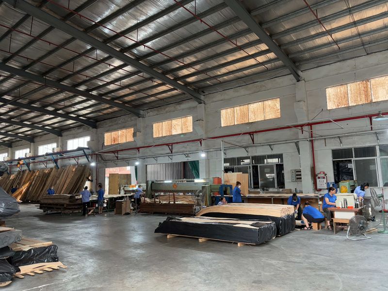 Dongguan Lingfeng Wood Industry Co., Ltd. প্রস্তুতকারকের উৎপাদন লাইন